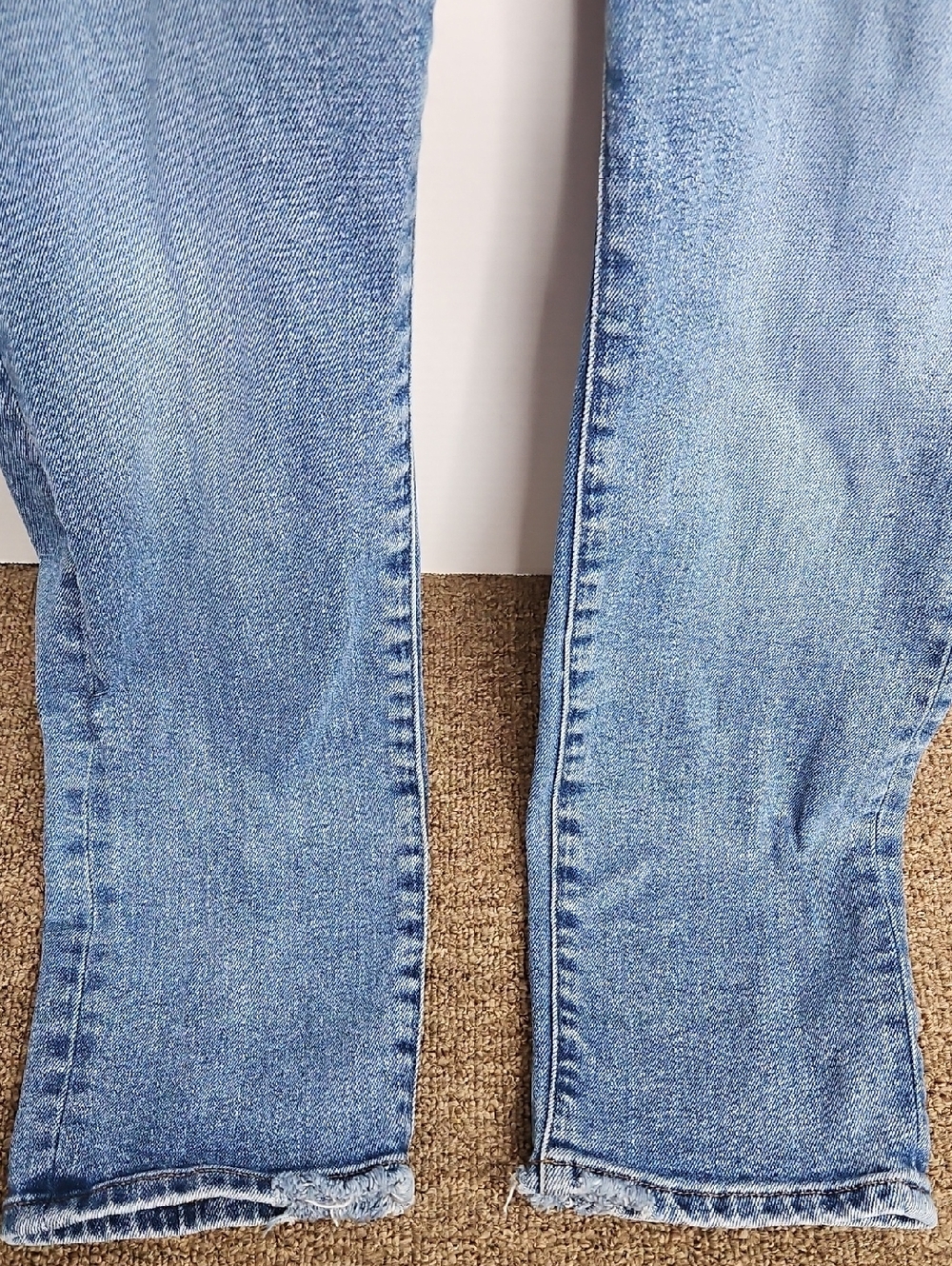 Good American Good Legs Straight Jean Sz 4 (27) Distressed Hem - Picture 4 of 7